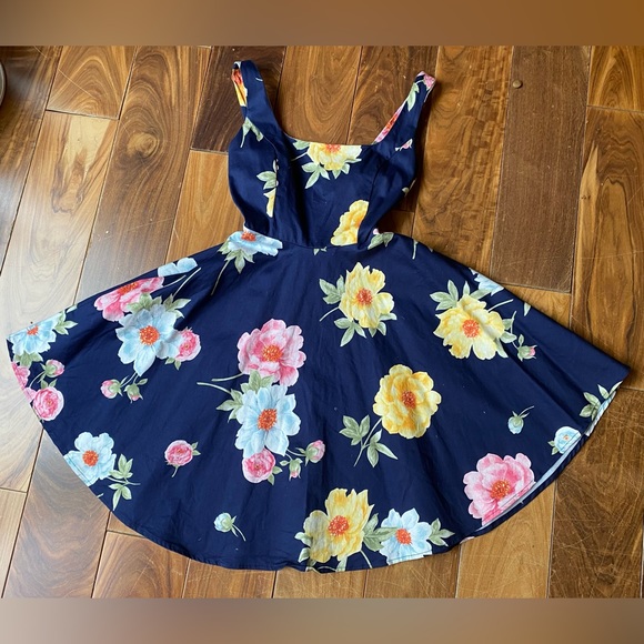 Dress - Picture 1 of 5